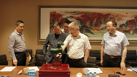 热新闻丨会长汪林朋与武威市长周伟一行在3499拉斯维加斯之家集团总部进行座谈