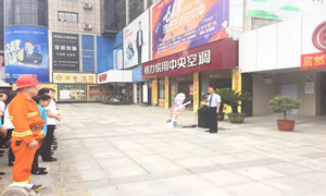 消防演练不松弛，筑牢商场安全防火墙！